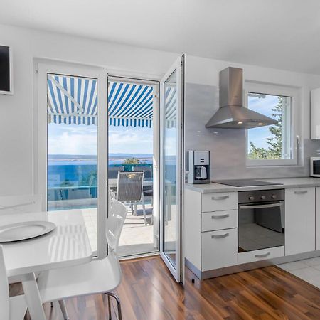 Stunning Apartment In Dramalj With House Sea View Dış mekan fotoğraf