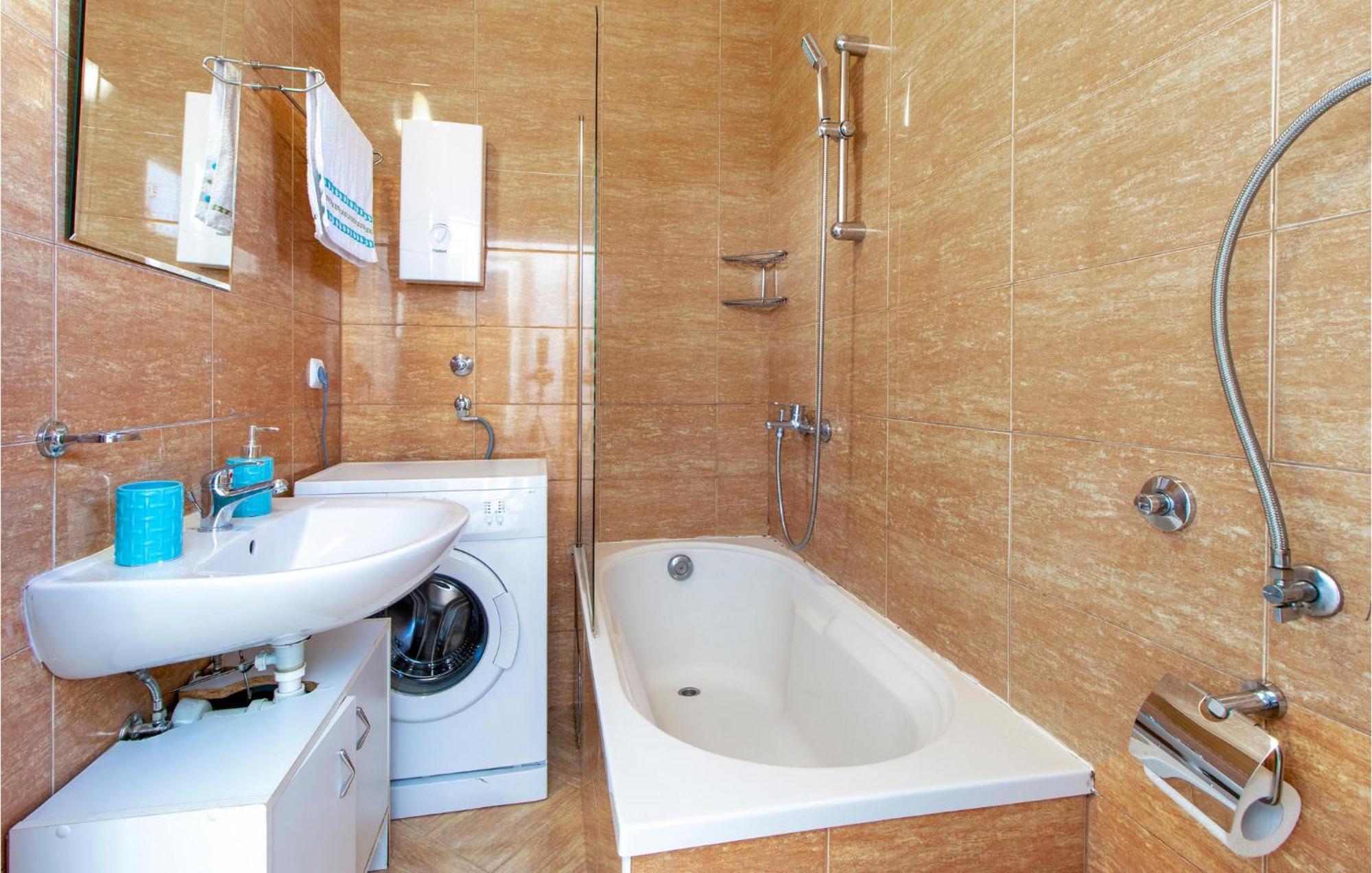 Stunning Apartment In Dramalj With House Sea View Dış mekan fotoğraf