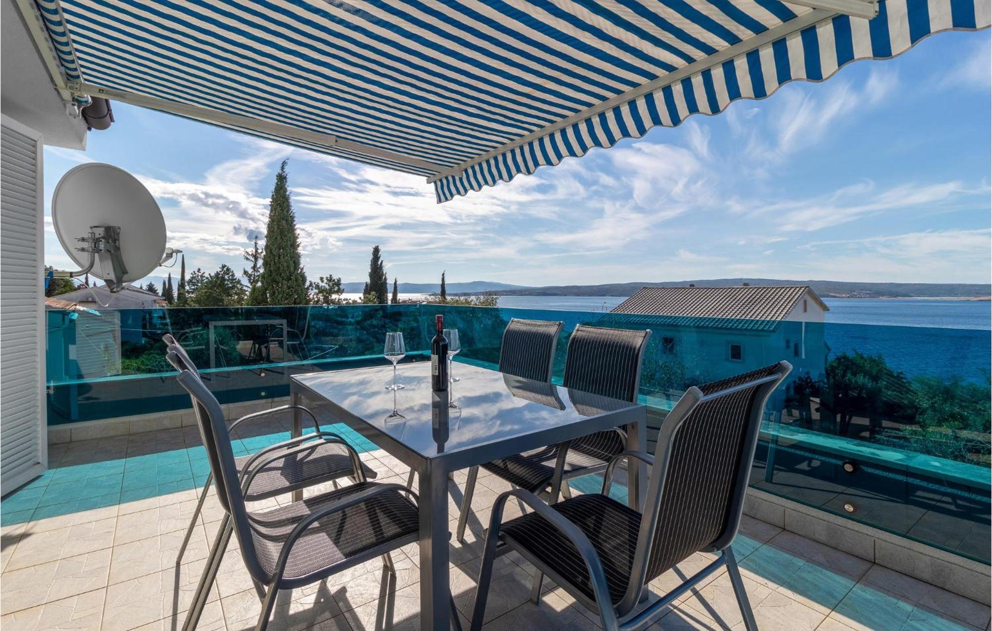Stunning Apartment In Dramalj With House Sea View Dış mekan fotoğraf