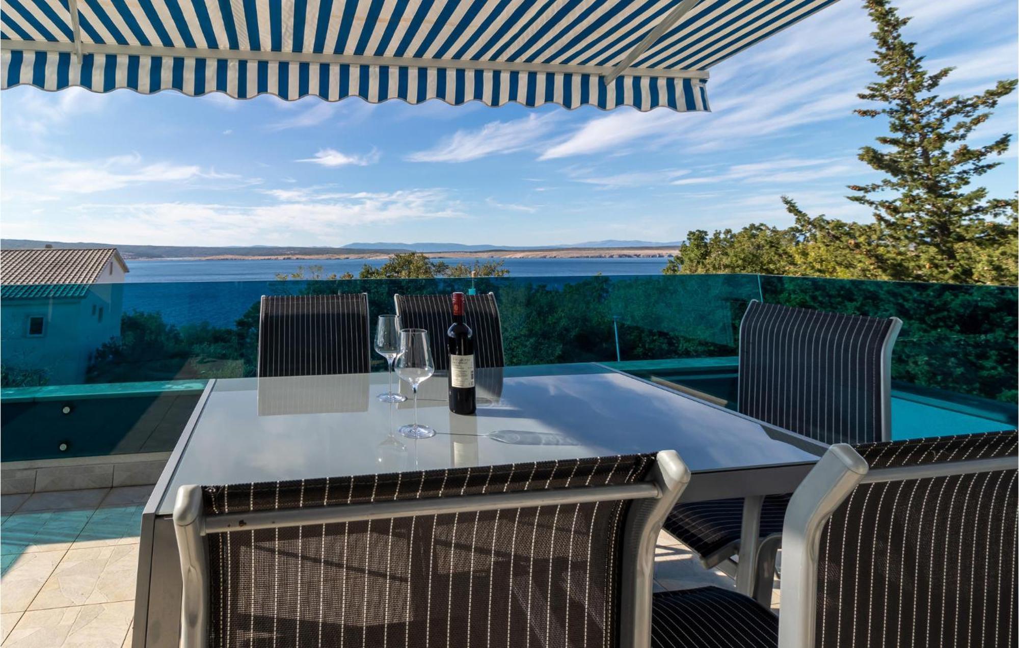 Stunning Apartment In Dramalj With House Sea View Dış mekan fotoğraf