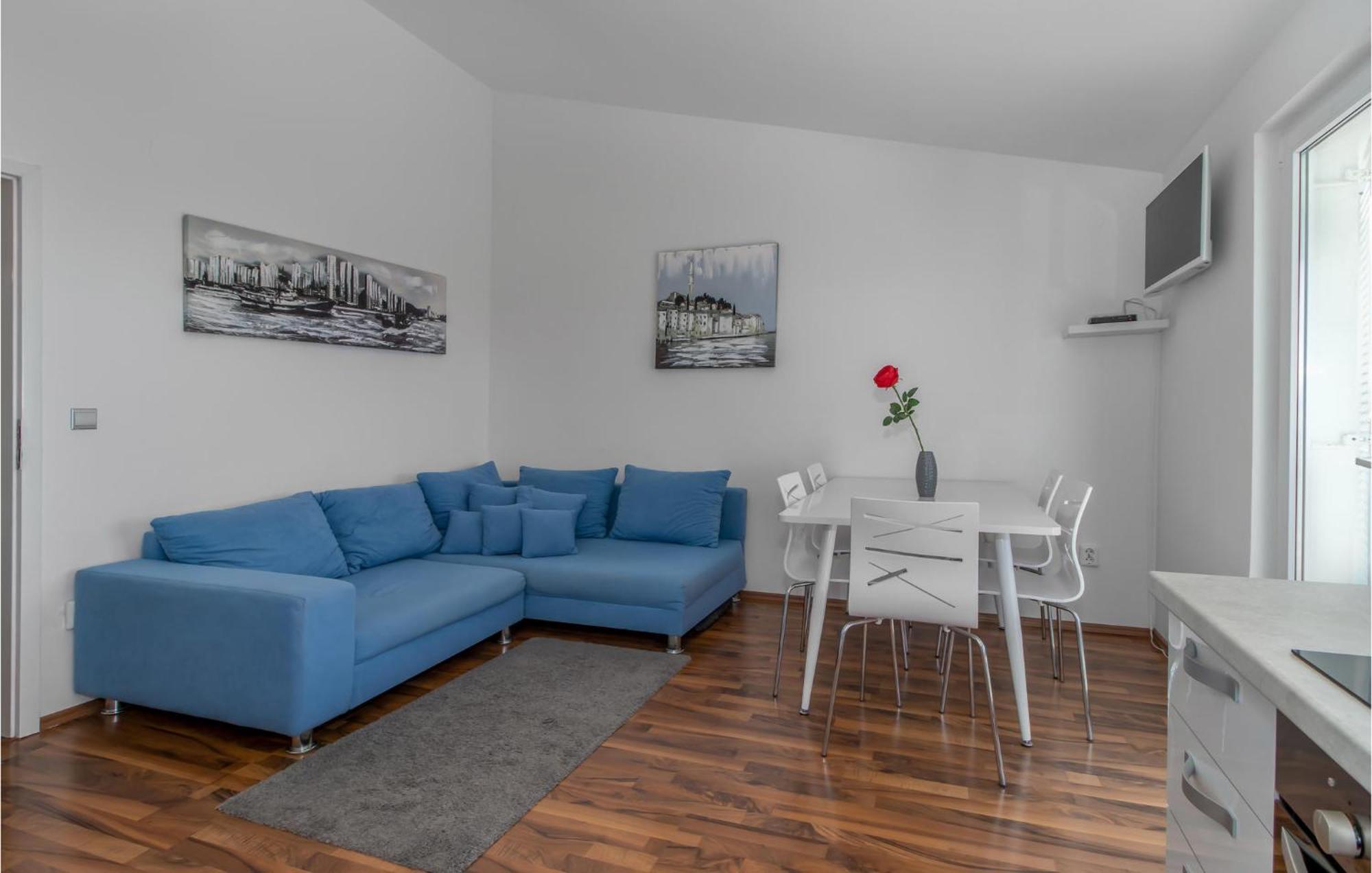 Stunning Apartment In Dramalj With House Sea View Dış mekan fotoğraf